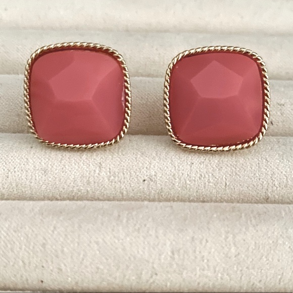 Jewelry - Vintage Gold and Salmon Pink Earrings